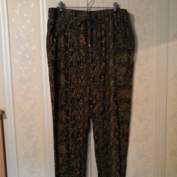 Faded Glory Women Green Reptile Flowy 